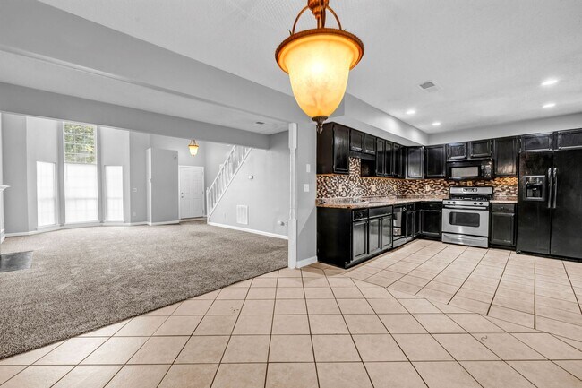Building Photo - Charming 3 Bed, 2.5 Bath Home on a Quiet C...