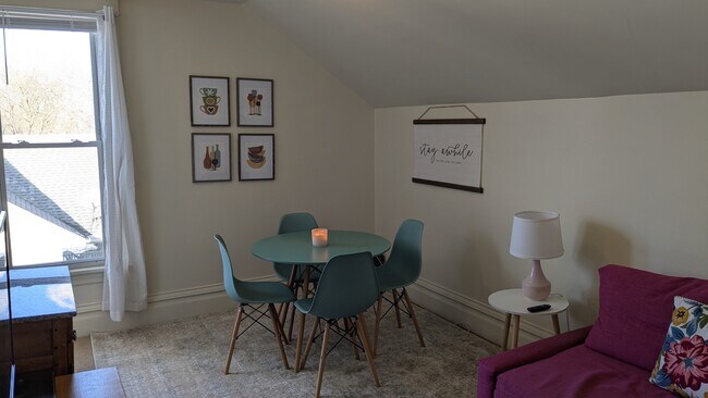 Building Photo - 422 S Jefferson St