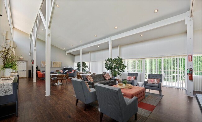 Building Photo - Knoxville 37920 - 3 bedroom, 3 bath home i...