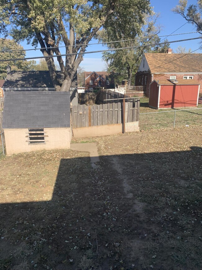 Building Photo - 2556 Vane St