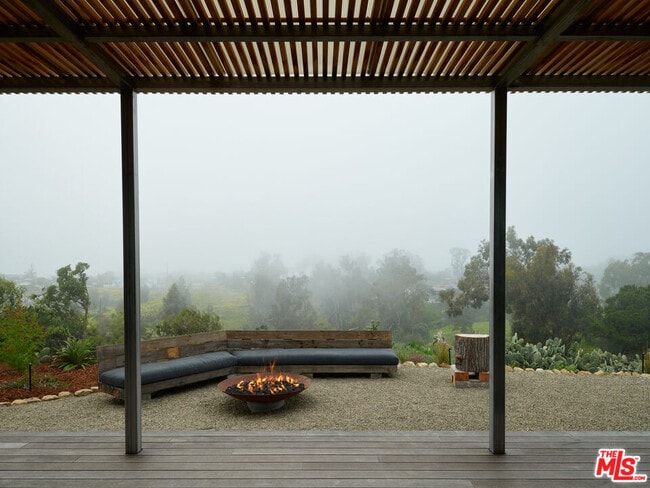 Building Photo - 6755 Dume Dr