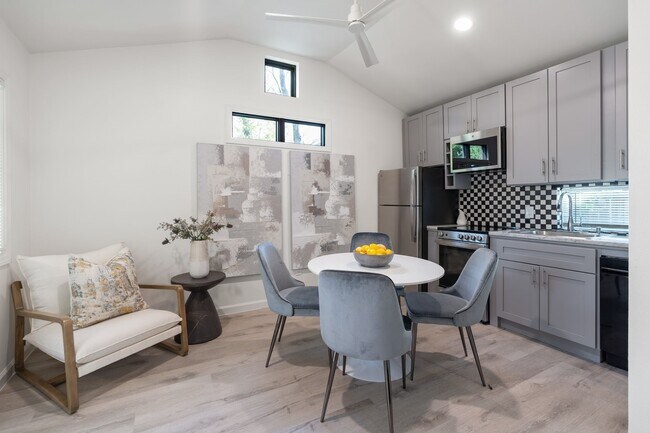 Building Photo - 1116 Nadine St