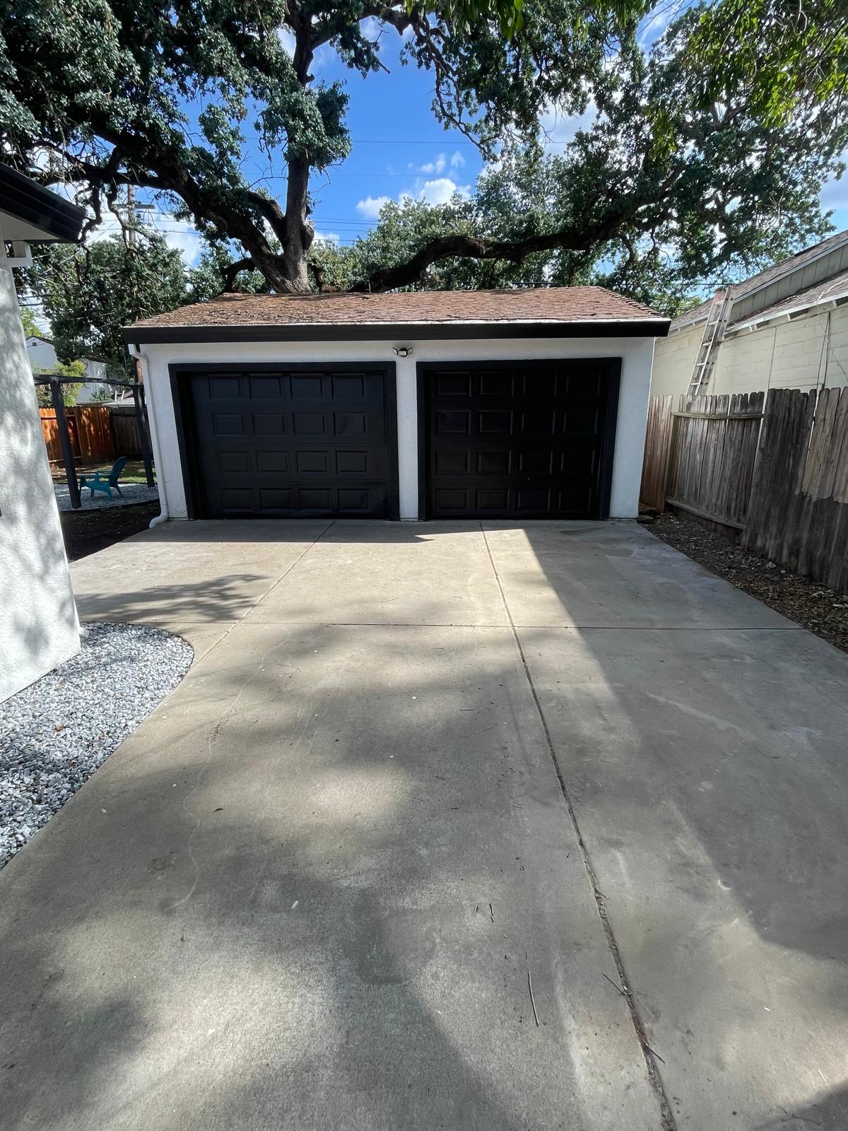 Building Photo - 546 Santiago Ave