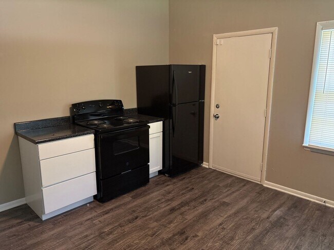 Building Photo - NO SECURITY DEPOSIT! Beautiful 3 Bedroom Home