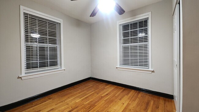 Building Photo - ***Dogtown***Beautiful Two Bedroom Available Soon!***In Unit Washer and Dryer