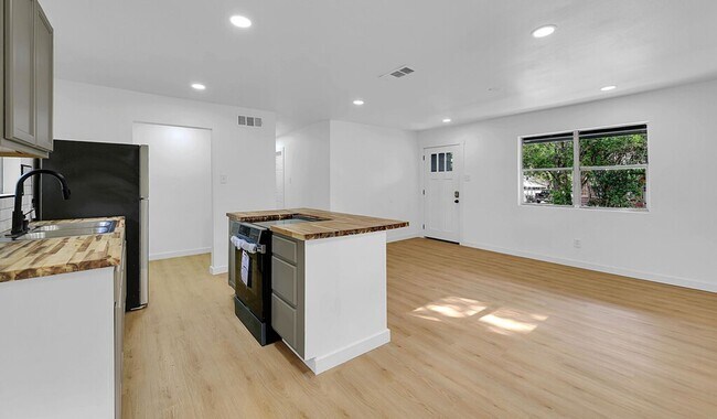 Building Photo - 2809 Parrott Ave