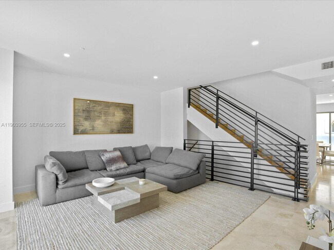 Building Photo - 155 N Shore Dr