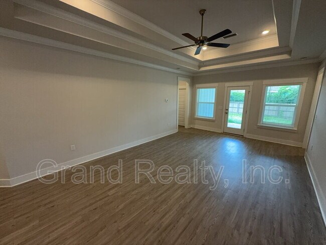 Building Photo - 7016 Whitetail Run Dr