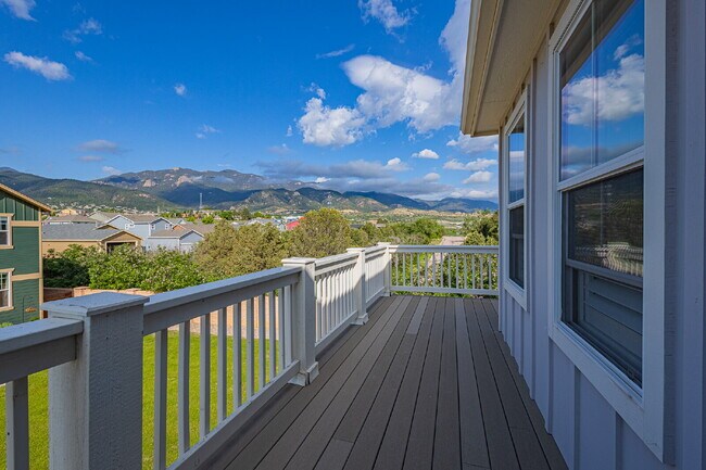 Building Photo - Beautiful mountain views from a Gold Hill Mesa corner lot with a hot tub!