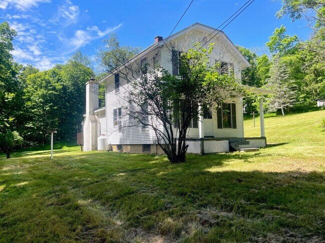Building Photo - 12 Old Turnpike Rd