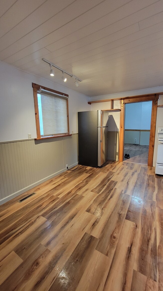 Building Photo - 441 Second St