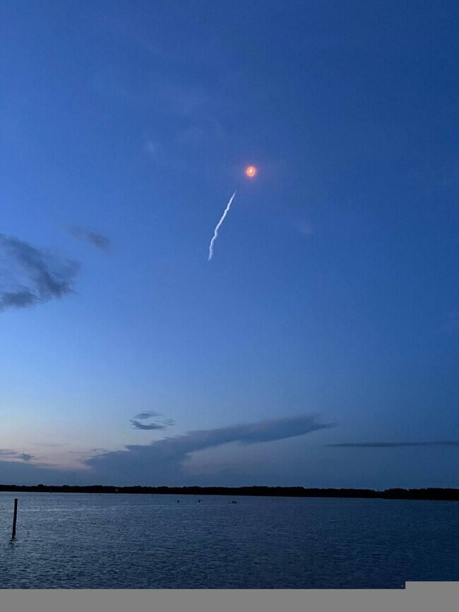 Building Photo - 560 Paula Ave