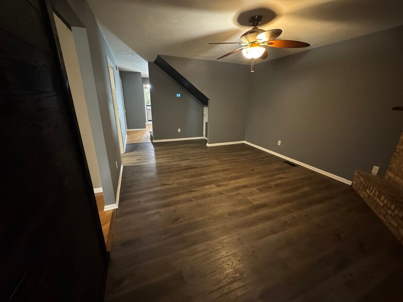 Building Photo - 494 Teal Ln
