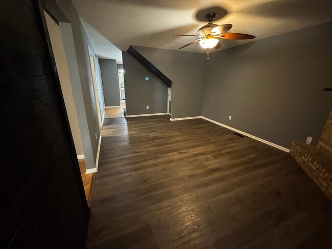 Building Photo - 494 Teal Ln