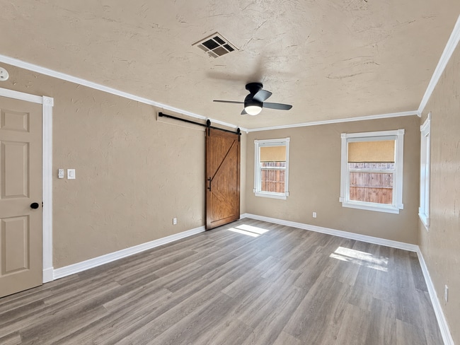 Building Photo - Charming 2 Bed 1 Bath