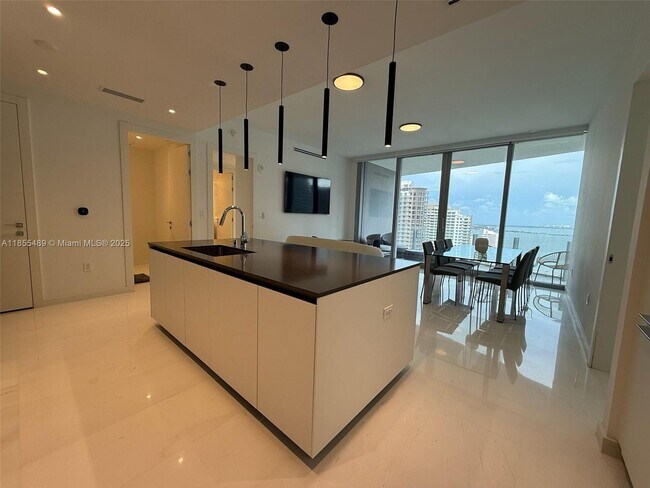 Building Photo - 300 Biscayne Blvd Way