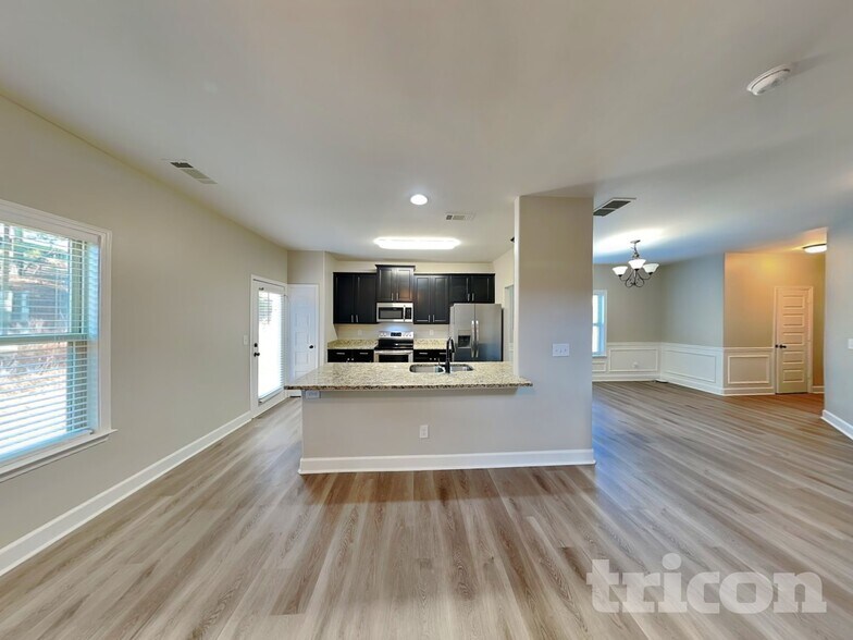 Building Photo - 498 Kirkland Dr