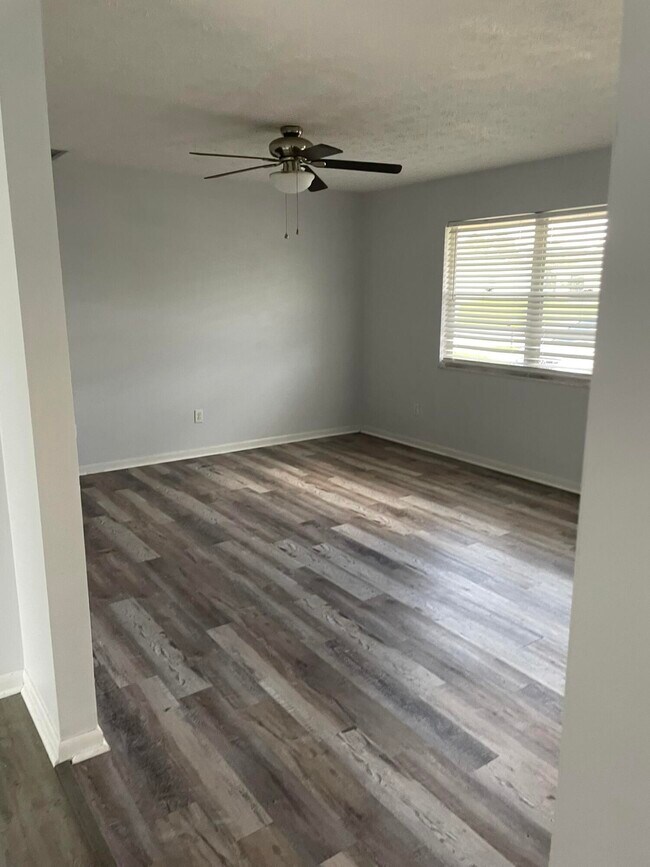 Building Photo - 1757 SW Cameo Blvd