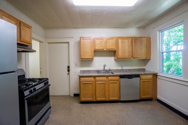 Building Photo - 1217 1/2 Madison Street -  First Floor Apa...