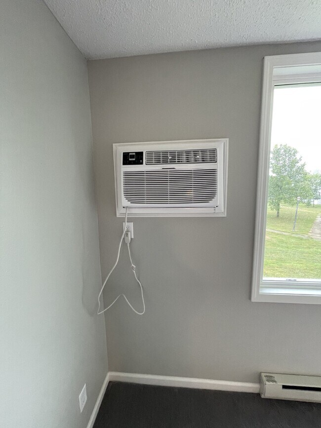 Building Photo - Beautiful Remodeled 1 Bedroom 1 Bath Apart...