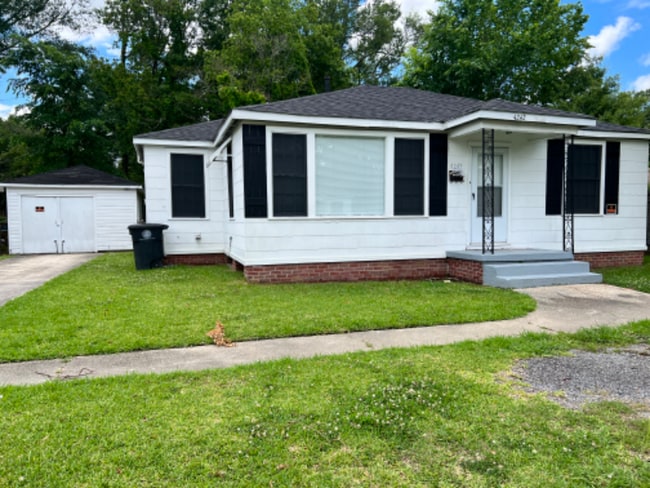 Building Photo - 4242 Monroe Ave