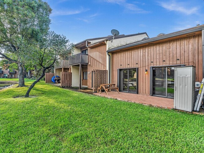 Building Photo - 4182 S Pine Island Rd