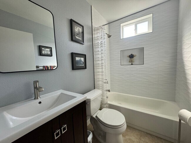 Building Photo - Beautiful 3-Bedroom + Loft Home in Desirab...