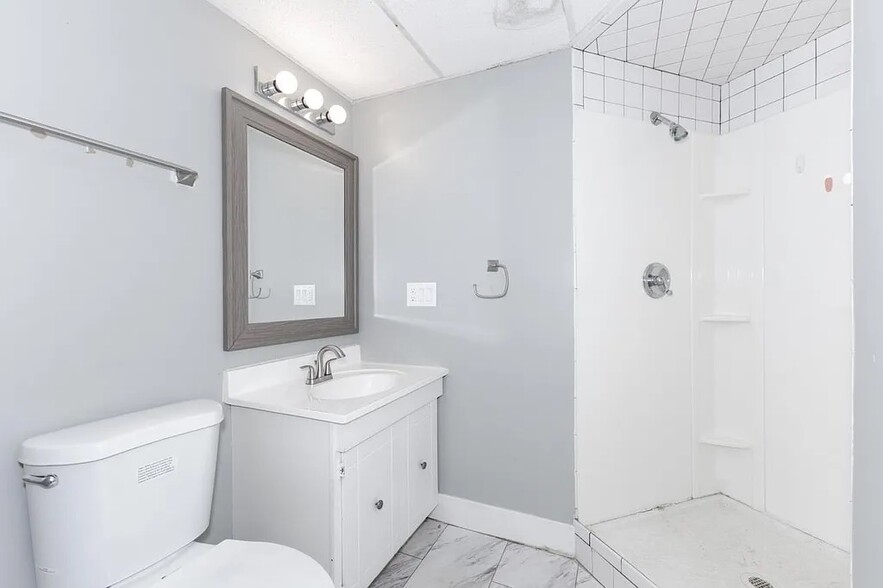 Building Photo - 707 Chester Dr