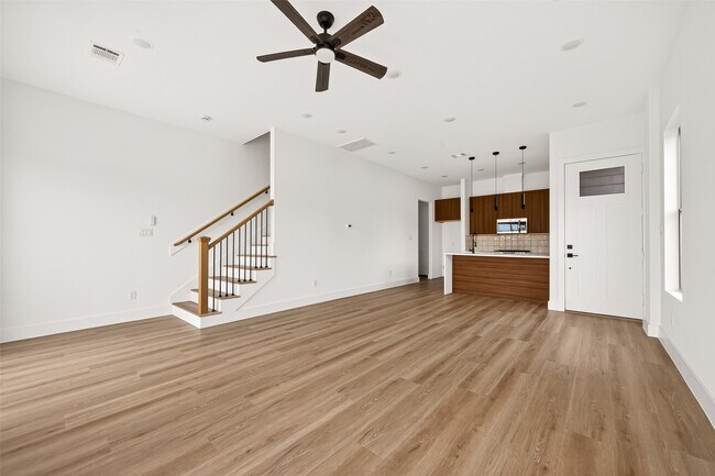 Building Photo - 7422 Maxroy St