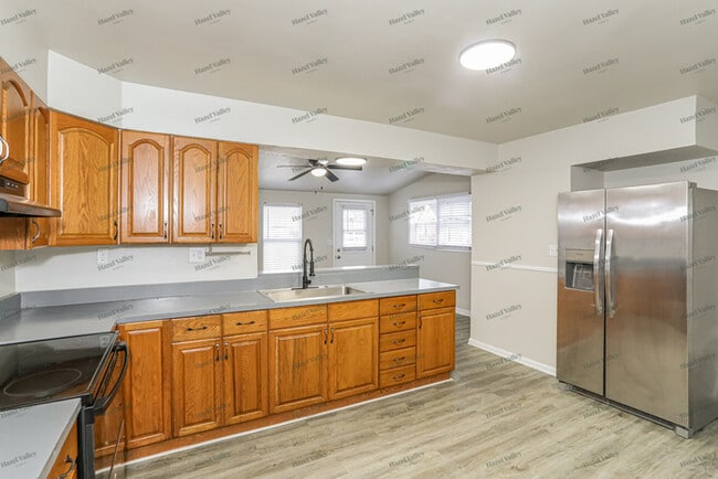 Building Photo - 2001 Wellington Rd