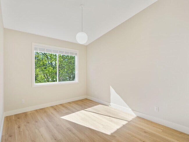 Building Photo - 3bed/2.5 Bath Duplex Unit New Construction...