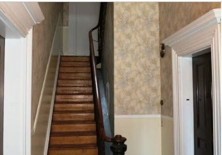 Building Photo - GEORGEOUS! Extra-large 2BR apartment