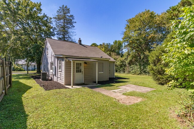 Building Photo - 2510 Harley Dr