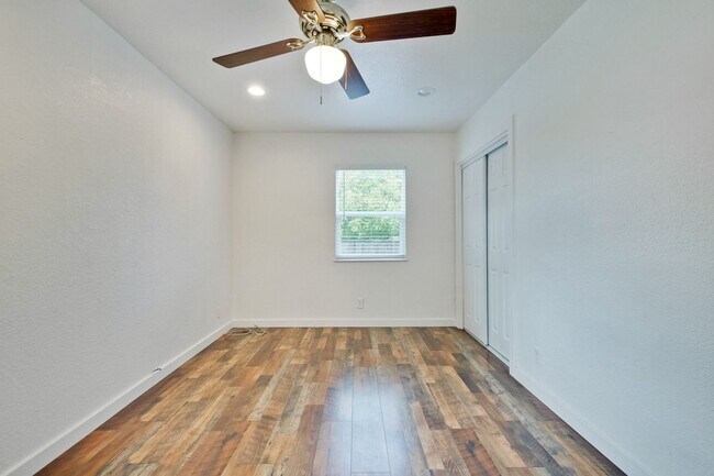 Building Photo - I Street