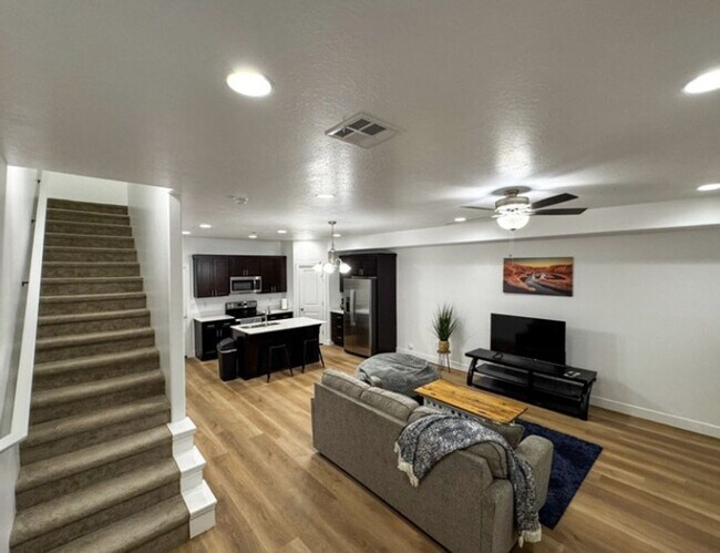 Building Photo - End Unit! 3 Bedroom House for Rent