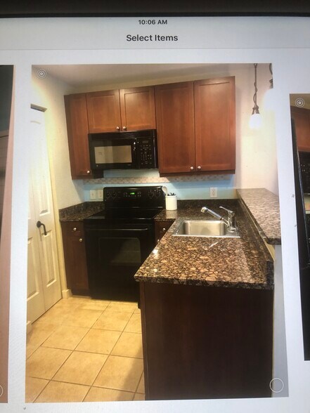 Fully stocked and full-size kitchen - 955 Registry Blvd