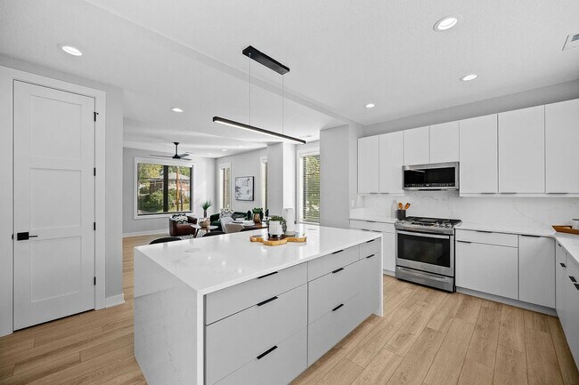 Building Photo - 4844 Ingersoll Ave