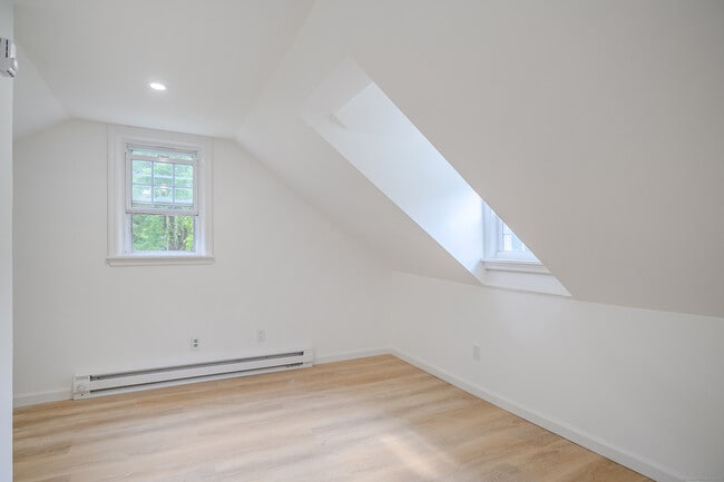 Building Photo - 19 Longview Ave