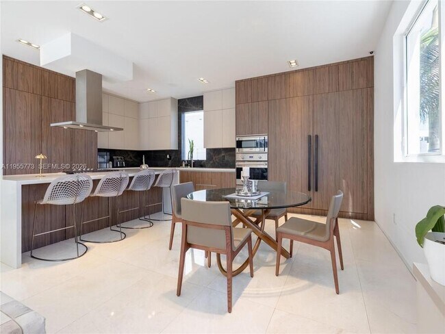 Building Photo - 7451 NW 103rd Ct