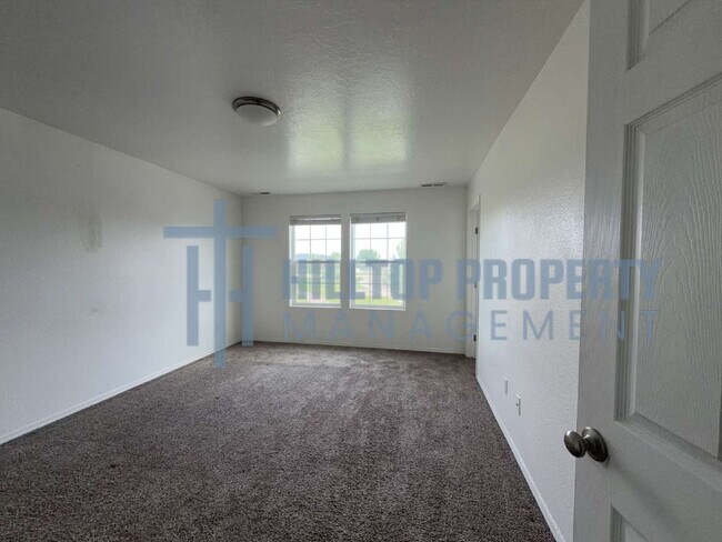 Building Photo - Beautiful 3 Bed, 2.5 Bath