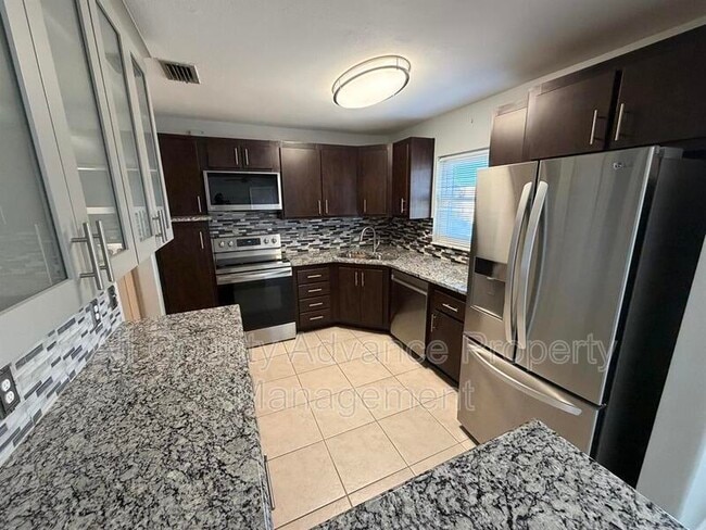 Building Photo - 218 Dogwood Cir