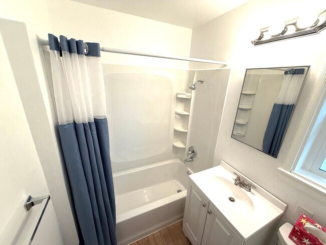 Building Photo - Private & Cozy Detached ADU in South Tahoe Park!