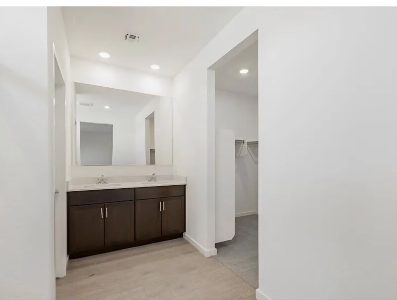 Building Photo - 2542 Fortana Dr