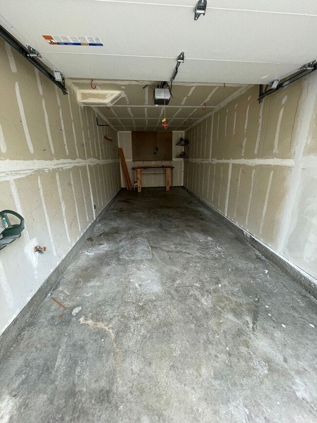 Building Photo - 3 Bedroom 2 Bath House in Thornton Available Now!