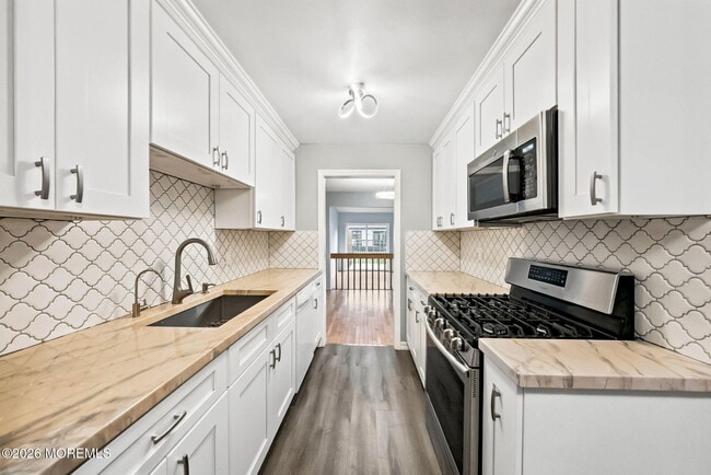 Building Photo - 276 Longwood Dr