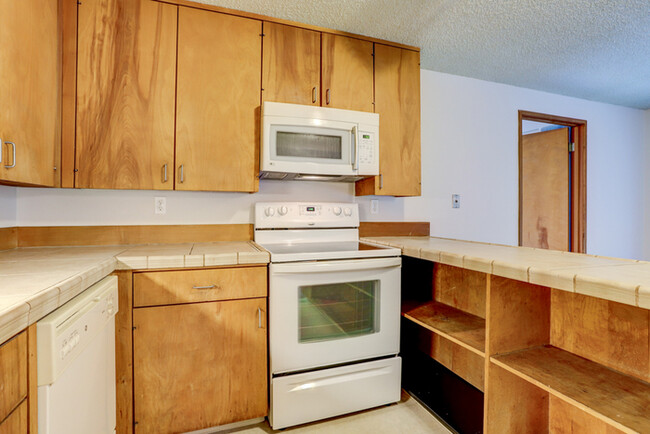 Building Photo - HUGE 1bed/1bath Downtown Living Available ...