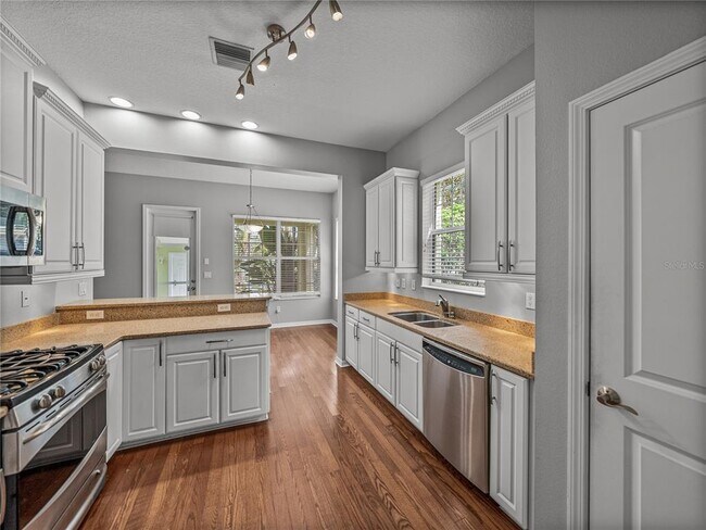 Building Photo - 6222 Hadley Commons Dr