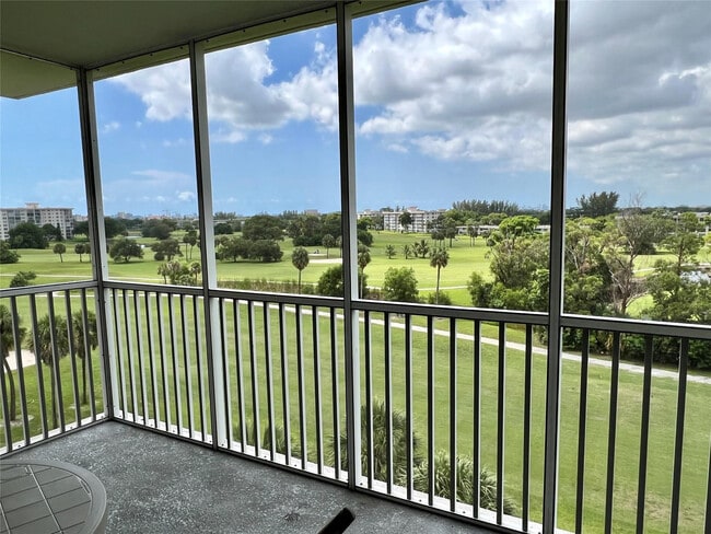 Building Photo - 3000 N Palm Aire Dr