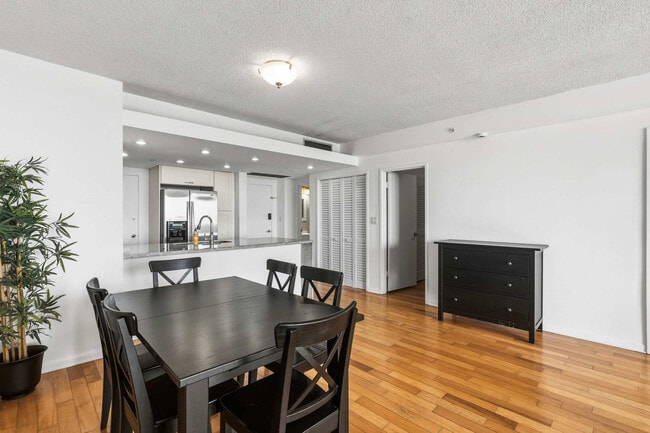Building Photo - 5599 Collins Ave