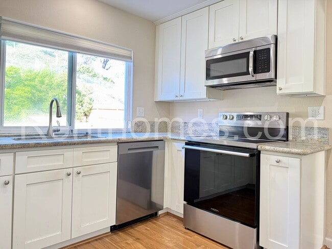 Building Photo - 371 Compass Rd